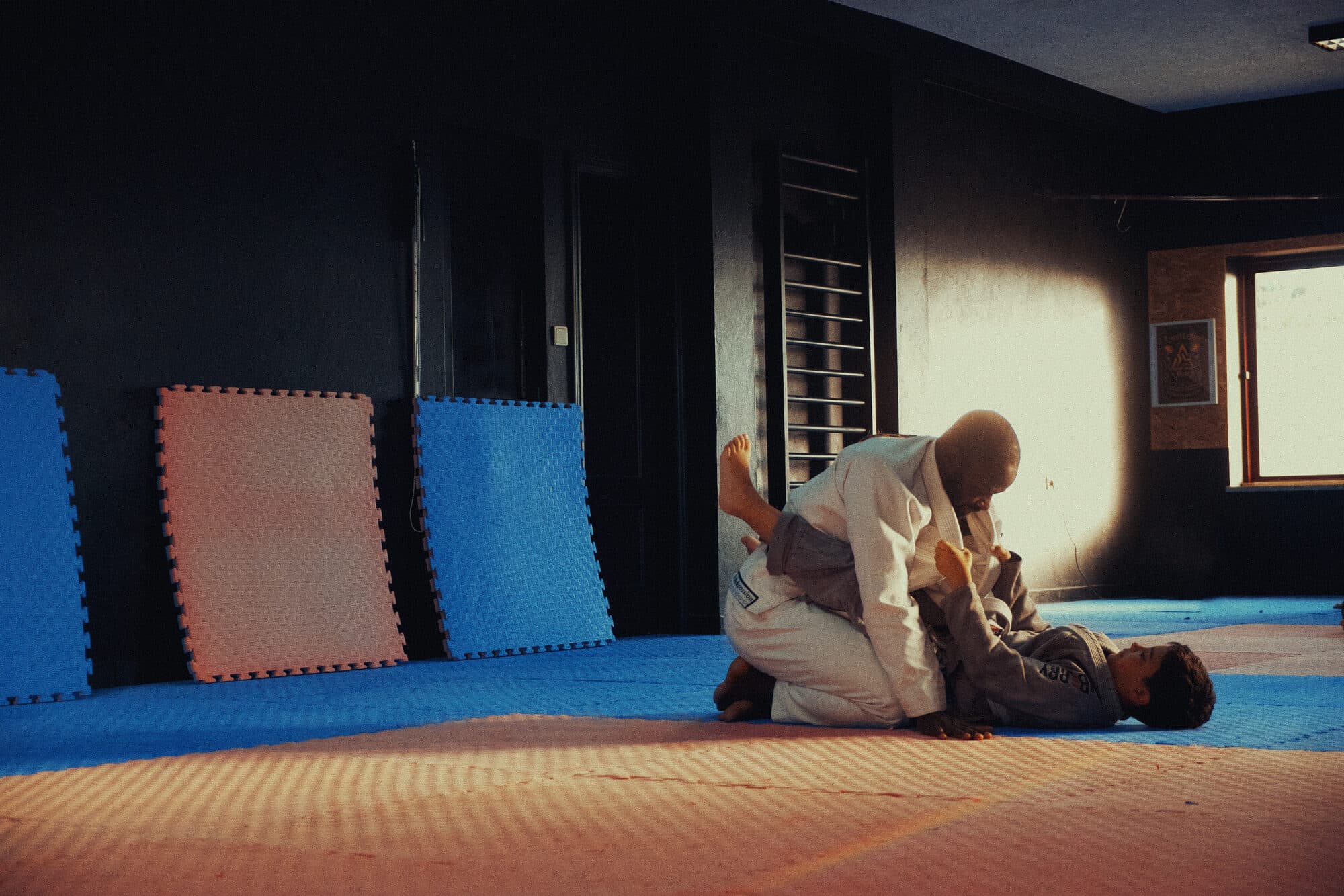 Treino de Jiu-Jitsu no tatami da Lusitanos, em Viseu